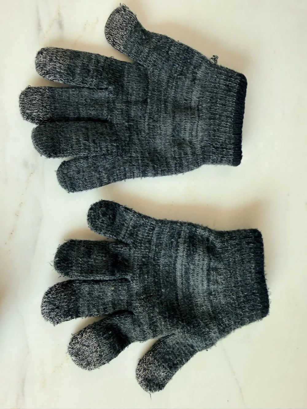 Flame 🔥 Gloves Mittens Boys Children’s Place Black Knit & Nike Gray 2 Pair Youth